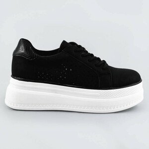 Čierne ažúrové dámske topánky s vysokou podrážkou (DQR2290) černá XL (42)