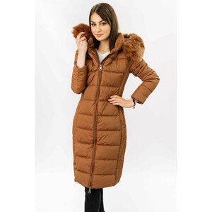 Dlhá dámska zimná bunda v karamelovej farbe s kapucňou (7753) hnedá S (36)