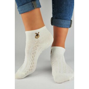 Biele bavlnené dámske ponožky s nášivkou ST011 bílá 36-41