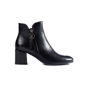 Trendy dámske členkové topánky čiernej farby na širokom podpätku 40