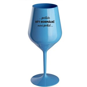 ...PROTOŽE BÝT NORMÁLNÍ NENÍ PRDEL... - modrá nerozbitná sklenice na víno 470 ml