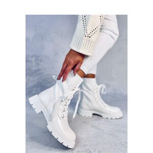 Dámské kotníkové boty Bílá  Shoes model 19323633 - IDEAL SHOES Velikost: 39, Barvy: bílá