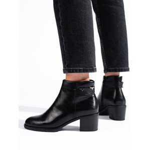 Výborné černé dámské  kotníčkové boty na plochém podpatku  36