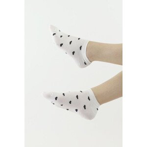 Dámske členkové ponožky CSD240-036 biele s čiernymi srdiečkami - Moraj 38-41
