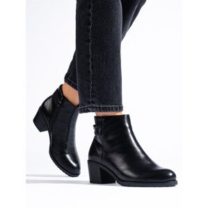Vynikajúce čierne dámske členkové topánky s plochým podpätkom 38