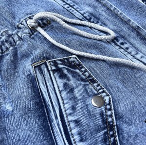 Voľná dámska džínsová bunda vo svetlo modrej denimovej farbe (POP7120-K) odcienie niebieskiego XXL (44)