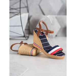 Moderné viacfarebné dámske sandále na kline 38